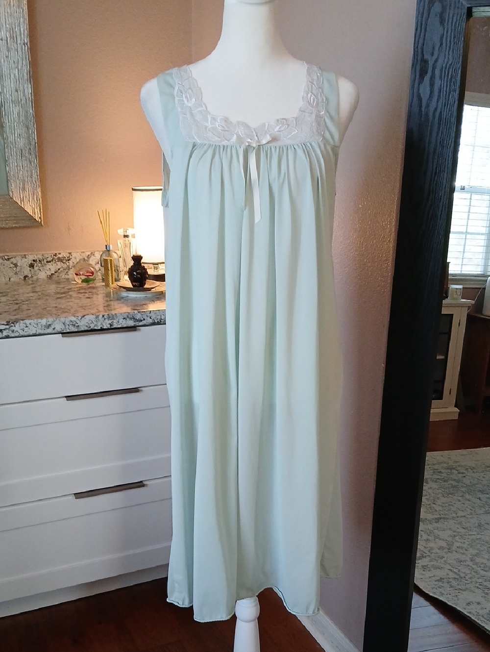 VTG Vanity Fair Nightgown Sleepwear Size M Mint Green Lace Embroidered Floral